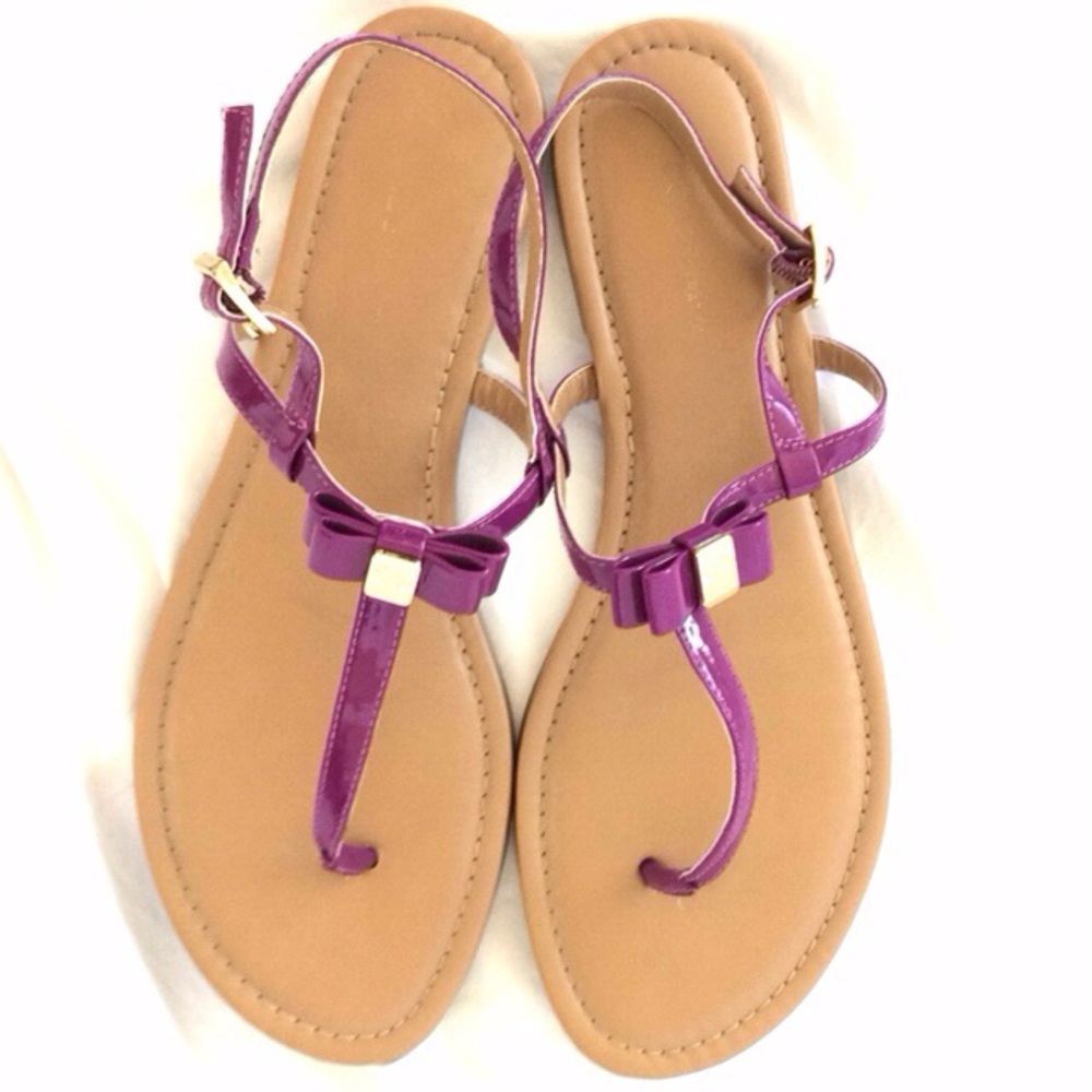 BCBG Raspberry Patent Leather Thong Sandals, Sz 10